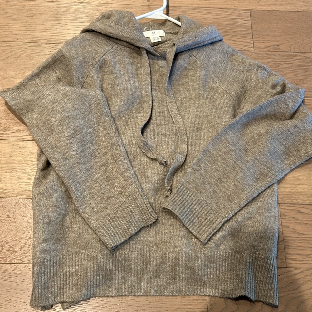 Like New H & M Hooded Sweater. Size small